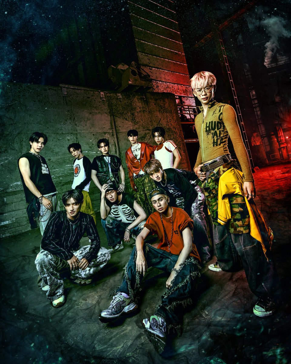 MV ดำดิ่งสู่จิตใต้สำนึก กับ ภารกิจช่วยเพื่อนจากฝันร้าย

มิวสิกวิดีโอเพลงนี้ได้ผู้กำกับรุ่นใหม่ ‘ปราชญ์ โรจนสินวิไล’ ที่เคยร่วมงานกับ DICE มาแล้วใน มิวสิกวิดีโอเพลง ‘TRAP U’  และในครั้งนี้ ก็ได้กลับมาร่วมถ่ายทอดภาพฝันร้ายในมิติของจิตใต้สำนึกให้กับ DICE อีกครั้ง