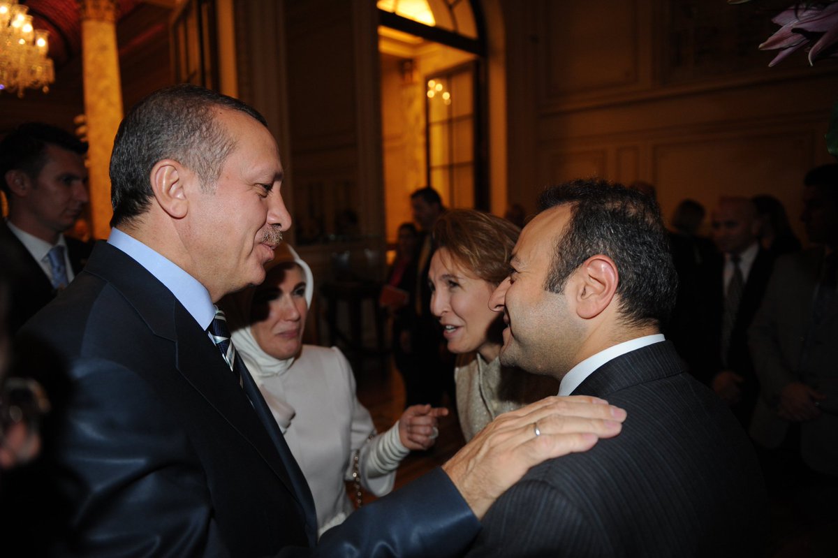 Aziz milletimizin yarınları için yılmadan çalışan, güçlü liderliği ve sarsılmaz kararlılığıyla istikrarı ve güveni tahkim eden Sayın Cumhurbaşkanımızın doğum gününü tebrik ediyoruz.

Ülkemize kazandırdığı stratejik yatırımlar, attığı reform adımları ve uluslararası alanda ortaya