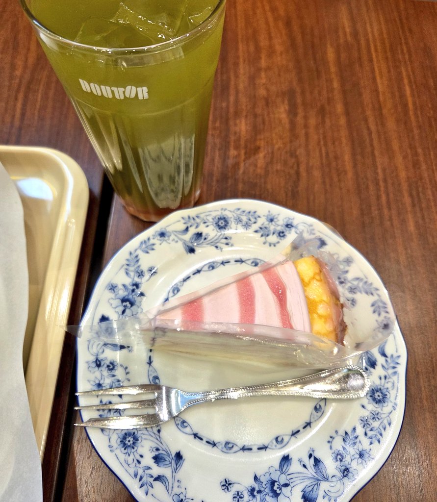 採血後の待ち時間でスイーツタイムしてきました🍰