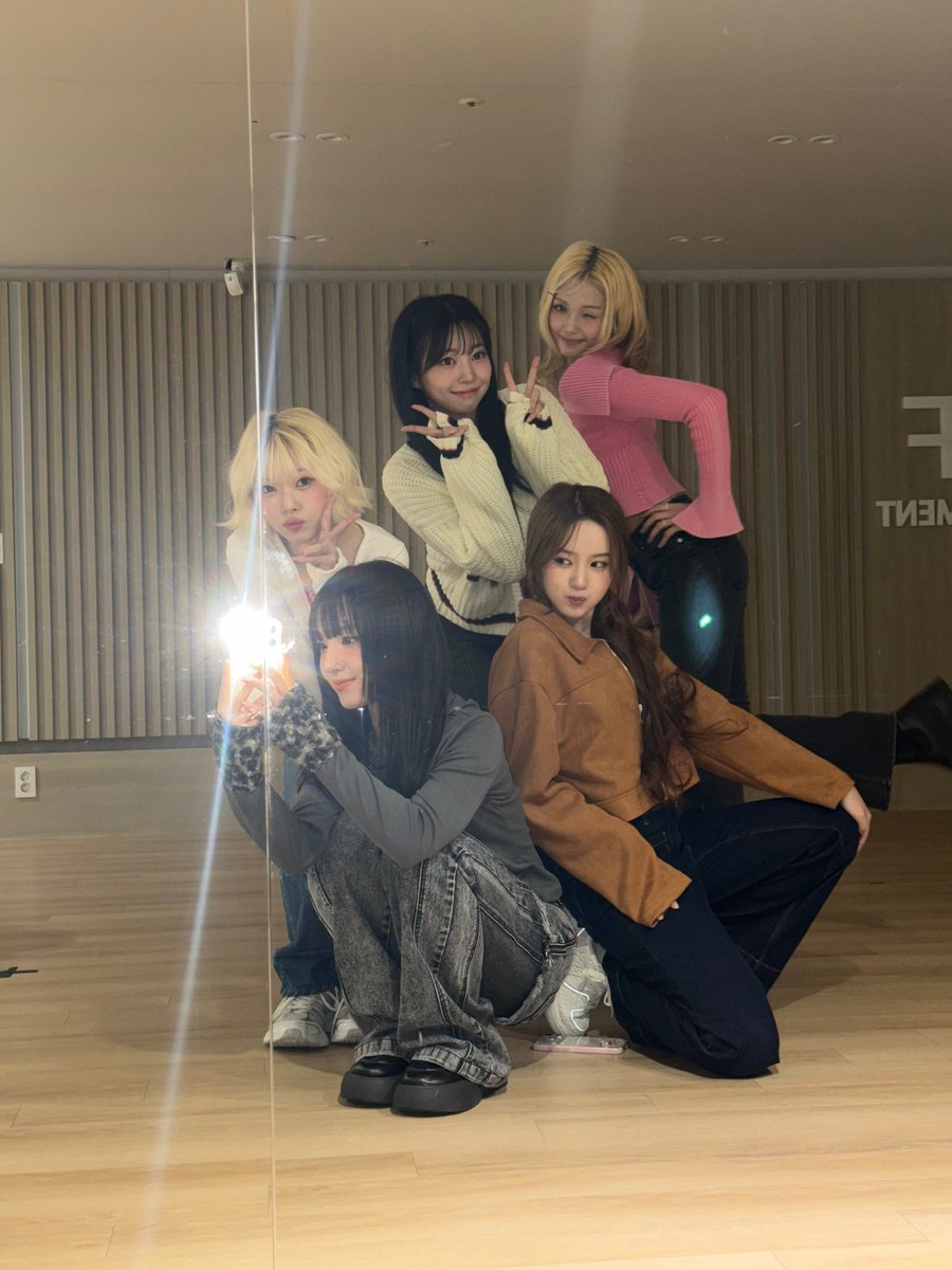 for_unis's tweet photo. 260226 weverse update 

[🐶] 💕700일💕
조금 늦었지만,, 유니스의 700일 함께해줘서 고마워 엡떠😚 항상 건강하고! 오래오래 더 많이 함께하쟈~~~사랑해 고마워🫶
1/2

#YUNHA #방윤하 #UNIS #유니스 https://t.co/4EYGHNv8AB