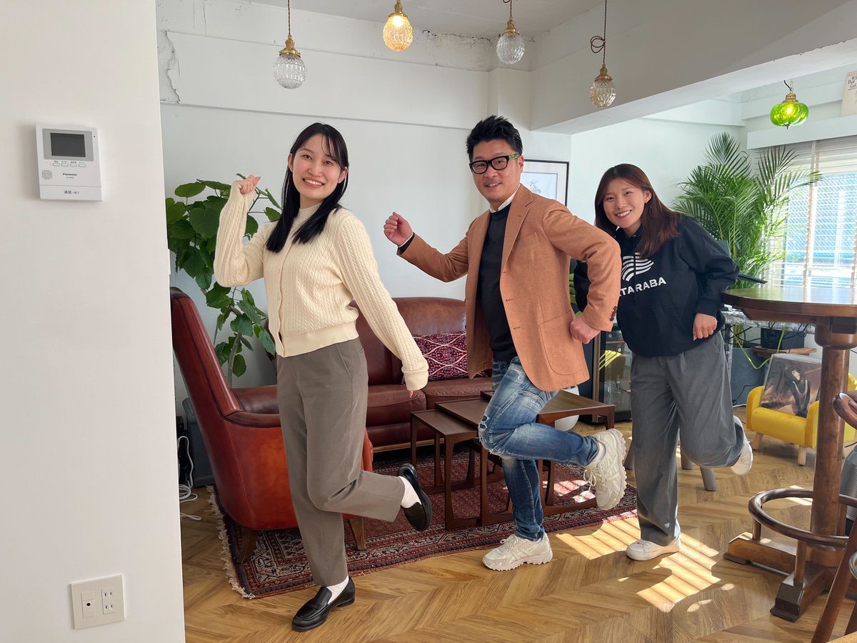 rina_hataraba's tweet photo. ＼株式会社センス様のオフィスに行ってみた！／

青山に誕生した、ヨーロッパのショールームのような空間✨

展示会ニーズの高まりを背景に、“名刺交換だけじゃない交流”が生まれる場所を目指して店舗を開設されました👏

白基調×自然光で商品が映える、こだわりの内装をぜひリプ欄からご覧ください😊 https://t.co/21I6vnNZOQ