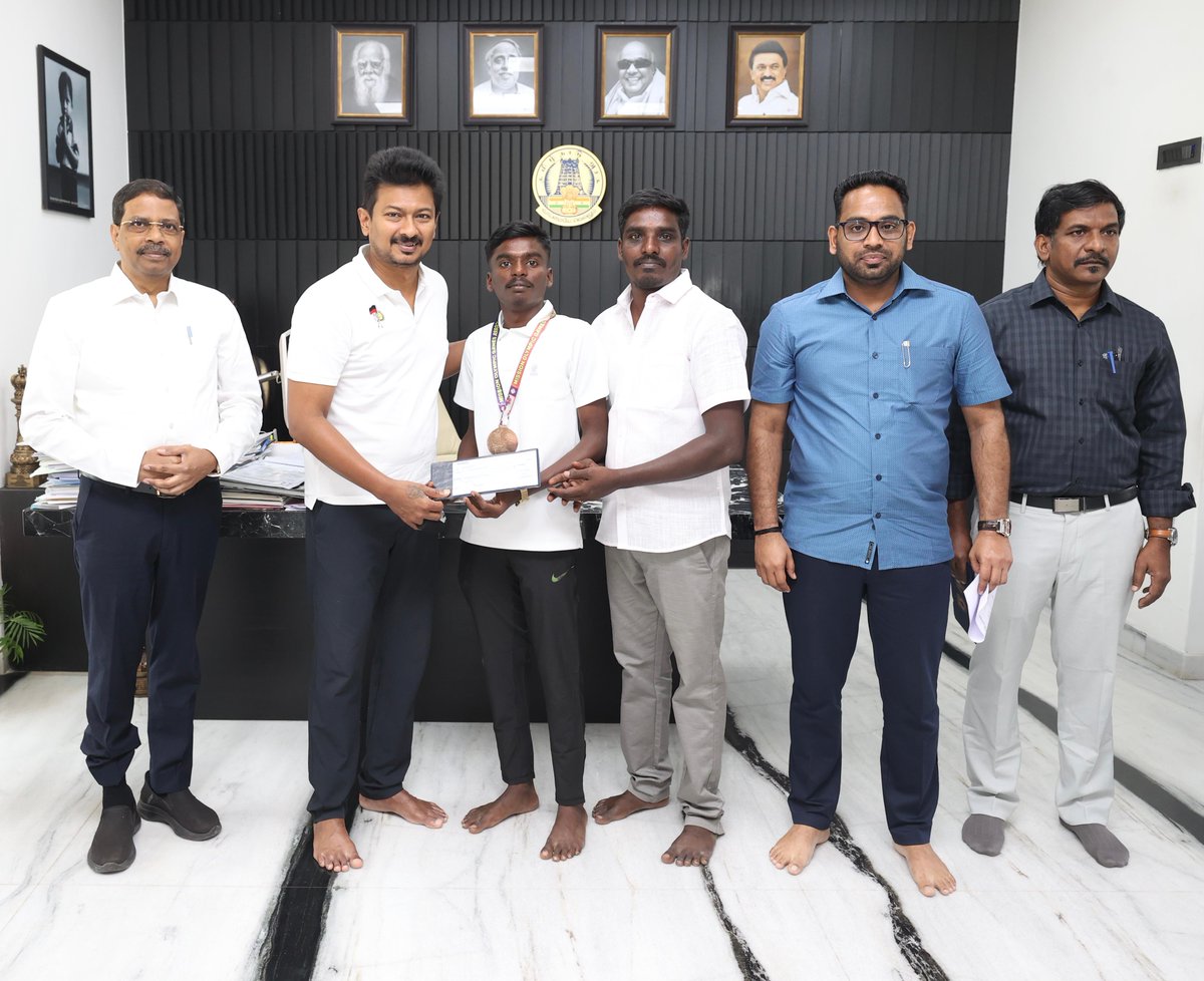 சர்வதேச விளையாட்டுப் போட்டிகளில் பங்கேற்கவும், நவீன உபகரணங்கள் வாங்கவும் நமது வீரர், வீராங்கனைகளுக்கு தமிழ்நாடு சாம்பியன்ஸ் அறக்கட்டளை மூலம் உதவி வருகிறோம்.

அந்த வகையில், SDAT-யின் Sports Hostel of Excellence-யை சேர்ந்த ஜூடோ வீரர்கள் தம்பி ஆகாஷ்ராஜ் மற்றும் தம்பி ஈஸ்வர்மூர்த்தி