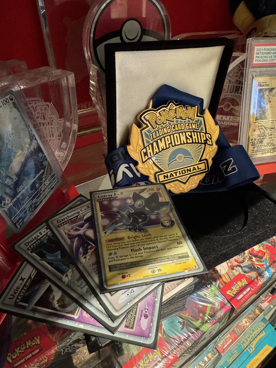 Pkmnmentor's tweet photo. Before streaming.
Before content houses.
Before everyone had a “meta breakdown.”
2011 National Champion. 🏆
This deck. This medal. That run.
Respect the era. ⚡️
#PokemonTCG #Nationals #CompetitivePokemon https://t.co/JbzX9Tjn5D