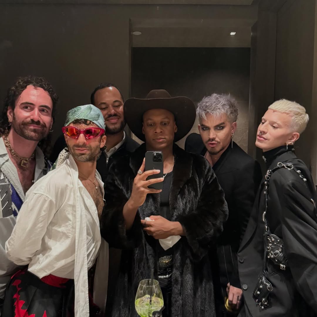 A new photo of Adam celebrating a friends engagement from January 10 (the account was private and now he opened it that's why I am posting it now) 🖤instagram.com/p/DTgGM3Vj3mq/…