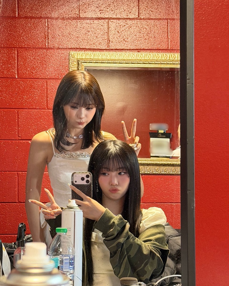 for_unis's tweet photo. 260226 weverse update 

[🐈‍⬛] 유니스 700일🩷🤍🩷
조금 늦었지만…! 
유니스도 엡떠도 모두모두 사랑해요🫶🫶
1/2

#NANA #나나 #UNIS #유니스 https://t.co/A8cRVr8M70