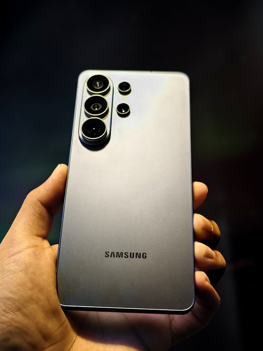 Ramchandarsu_12's tweet image. A9) Creative studio and Privacy Display and AI eraser my favorite AI feature
 
#WinGalaxyS26Ultra #GalaxyAI #GalaxyUnpacked #stufflistingsarmy

@stufflistings