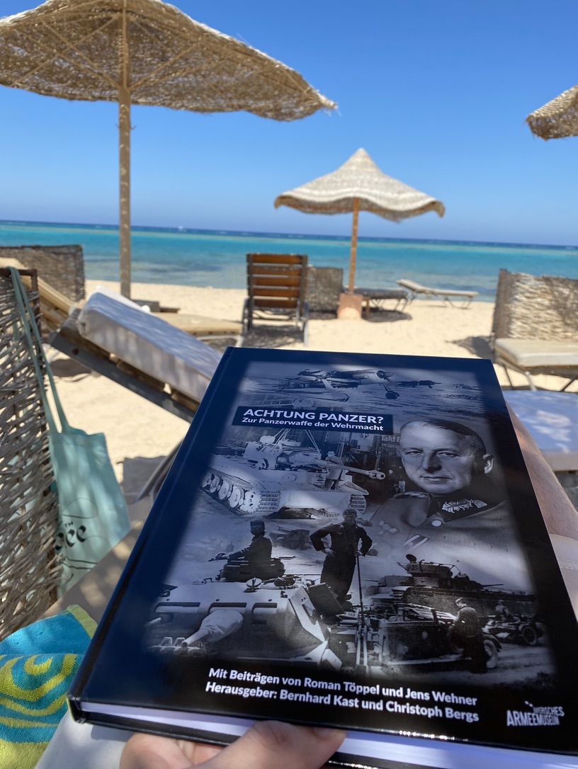 Tigrisshark's tweet photo. @MilAvHistory Dieses Mal ohne Vortragsband und Videos? 🙁

Was soll ich dann im Urlaub lesen? https://t.co/ZazPyXHl8k
