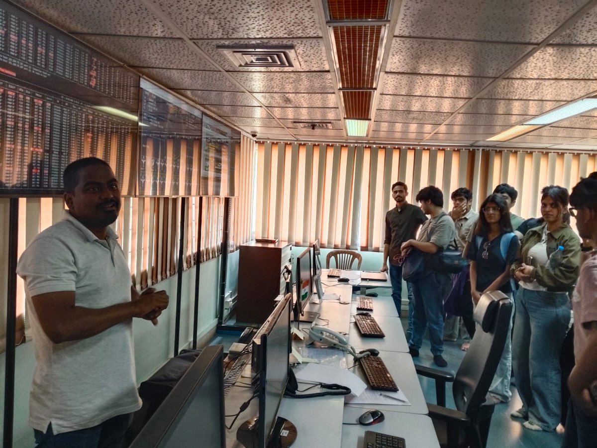 NCRA_Outreach's tweet photo. A team of 26 students and staff from Christ University, Bengaluru, visited GMRT as part of educational visit. They were given a brief talk, visit to the antenna and control room.

@KaushalBuch2 https://t.co/zDd5Lv1Ro3