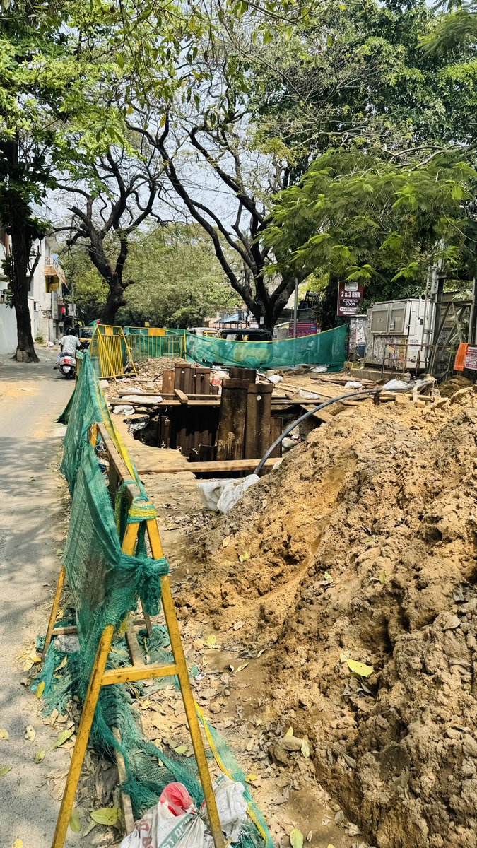 okdokiees's tweet photo. @Sanjay_Pinto @CHN_Metro_Water @chennaicorp @Sanjay_Pinto this is today been 2 weeks now still no end to this misery no communication here from @CHN_Metro_Water or from school authorities, no one cares for the inconvenience of children, parents &amp; van drivers. An yearly affair that goes for a month with no accountability https://t.co/OVYZzvm3HX