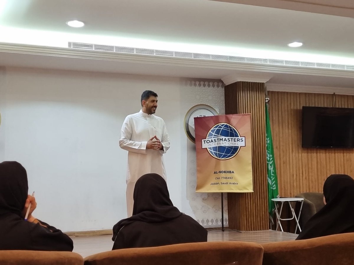 من أجواء اللقاء التعليمي رقم ٦١ لمنتدى النخبة المتقدم #التوستماسترز للخطابة والقيادة،
فقرة خطب الساحة حيث الإجابة على سؤال مفاجئ
(شاركنا وجرب الارتجال على المسرح)
والذي أقيم برعاية أدب جدة <a href="/adabijeddah/">جمعية أدبي جدة</a>
تابعونا للمزيد من التفاصيل
@Banaamaha