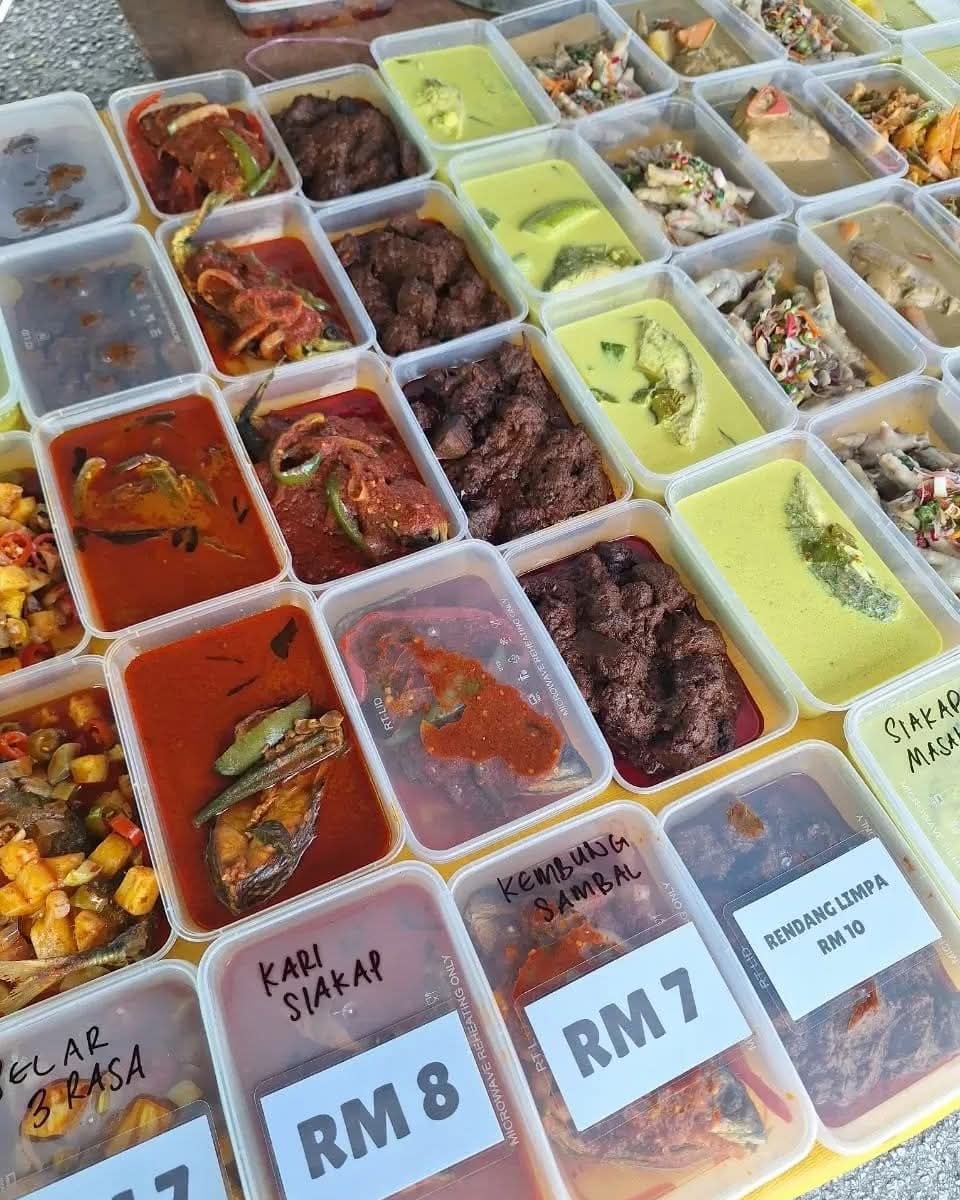 ainzvr's tweet photo. @HasnanRudy boleh saya beri cadangan penambahbaikan?

1- setiap lauk isikan dalam setiap bekas transparent isi &amp; pamerkan harga pada penutup bekas transparent tu

2- hari hari iklan gerai di semua medsos. sekarang thread &amp; tiktok kalau naik fyp sangat tinggi engagement, pergi upload situ https://t.co/PJUZISs6eN