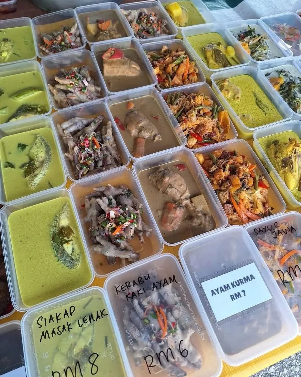 ainzvr's tweet photo. @HasnanRudy boleh saya beri cadangan penambahbaikan?

1- setiap lauk isikan dalam setiap bekas transparent isi &amp; pamerkan harga pada penutup bekas transparent tu

2- hari hari iklan gerai di semua medsos. sekarang thread &amp; tiktok kalau naik fyp sangat tinggi engagement, pergi upload situ https://t.co/PJUZISs6eN