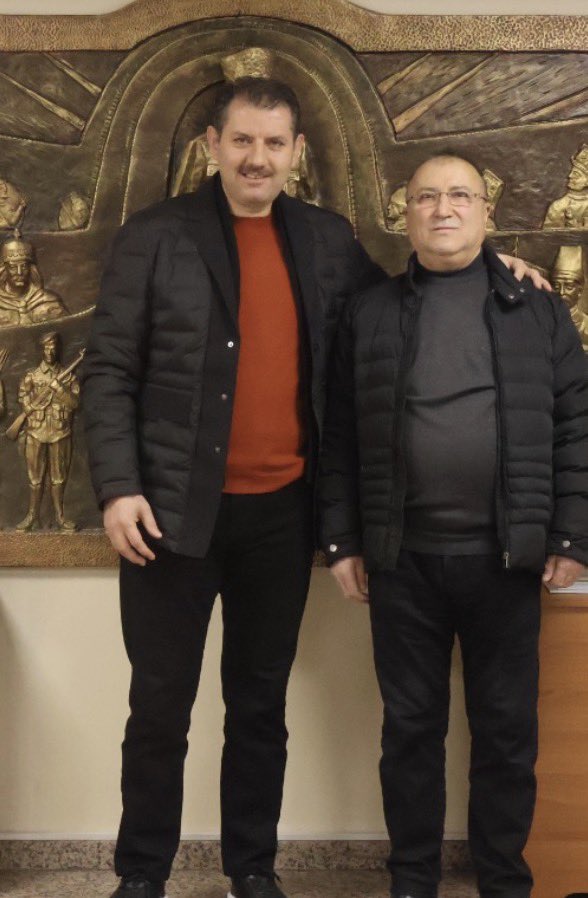 valisalihayhan's tweet photo. Kıymetli dostum, Sivas’ımızın gönül zenginlerinden, hayırhah ve çalışkan iş insanı Kemal Yıldızdağ’ın vefatını derin bir teessürle öğrendim.

Kendisiyle olan münasebetlerimizde daima samimiyetini, dürüstlüğünü ve memleket sevdasını müşahede ettik. Ondan razıydık; inşallah o da bizlerden razı olarak dar-ı bekâya irtihal etmiştir.

Yüce Mevla’dan merhuma rahmet ve mağfiret, ailesine ve sevenlerine sabır ve başsağlığı diliyorum. Mekânı cennet, makamı âli olsun.