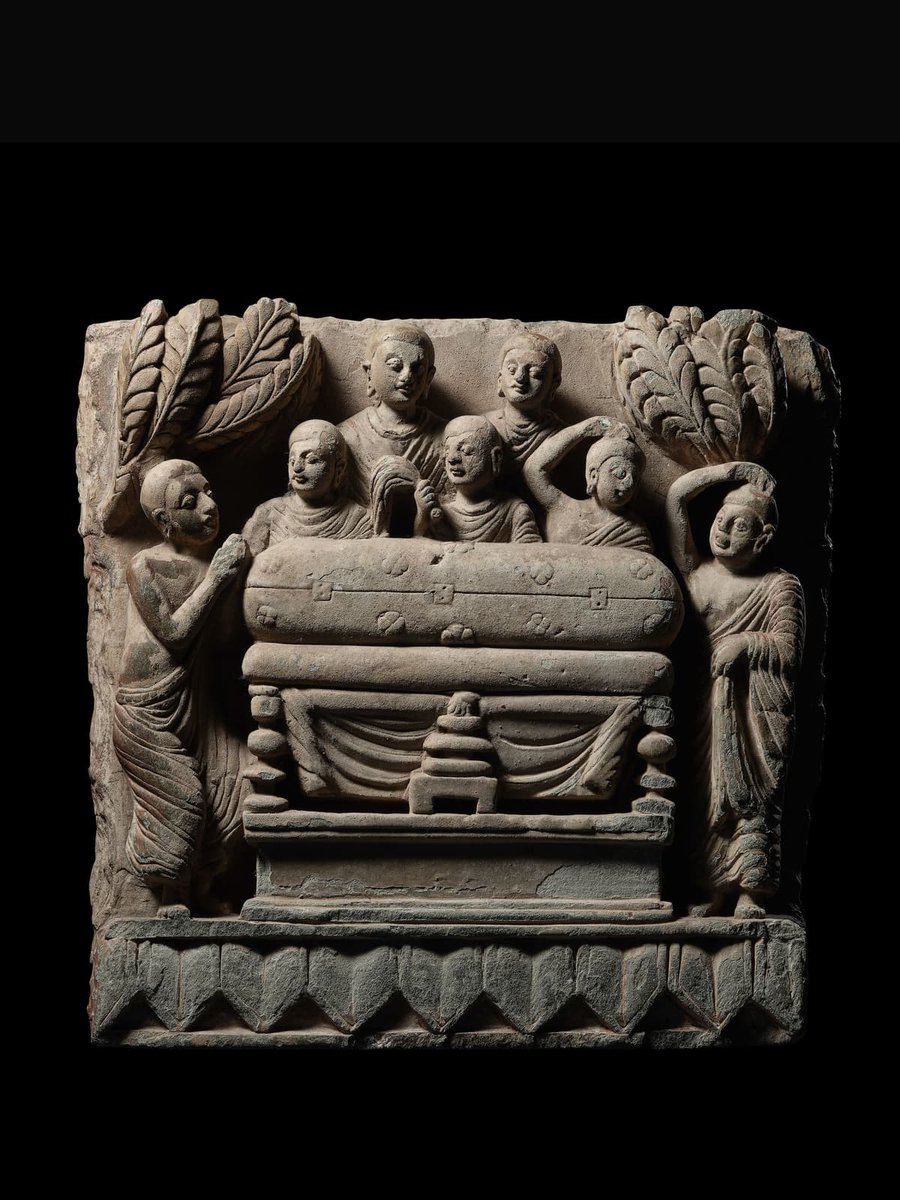 Mahāparinibbāna Sutta

After the Buddha's Parinirvana at Kusínara, his body was wrapped in cloth, placed in an oil-filled iron coffin, and respectfully displayed before the funeral rites. A monk named Mahākassapā opened the coffin lid and paid his last respects.

Kushan art