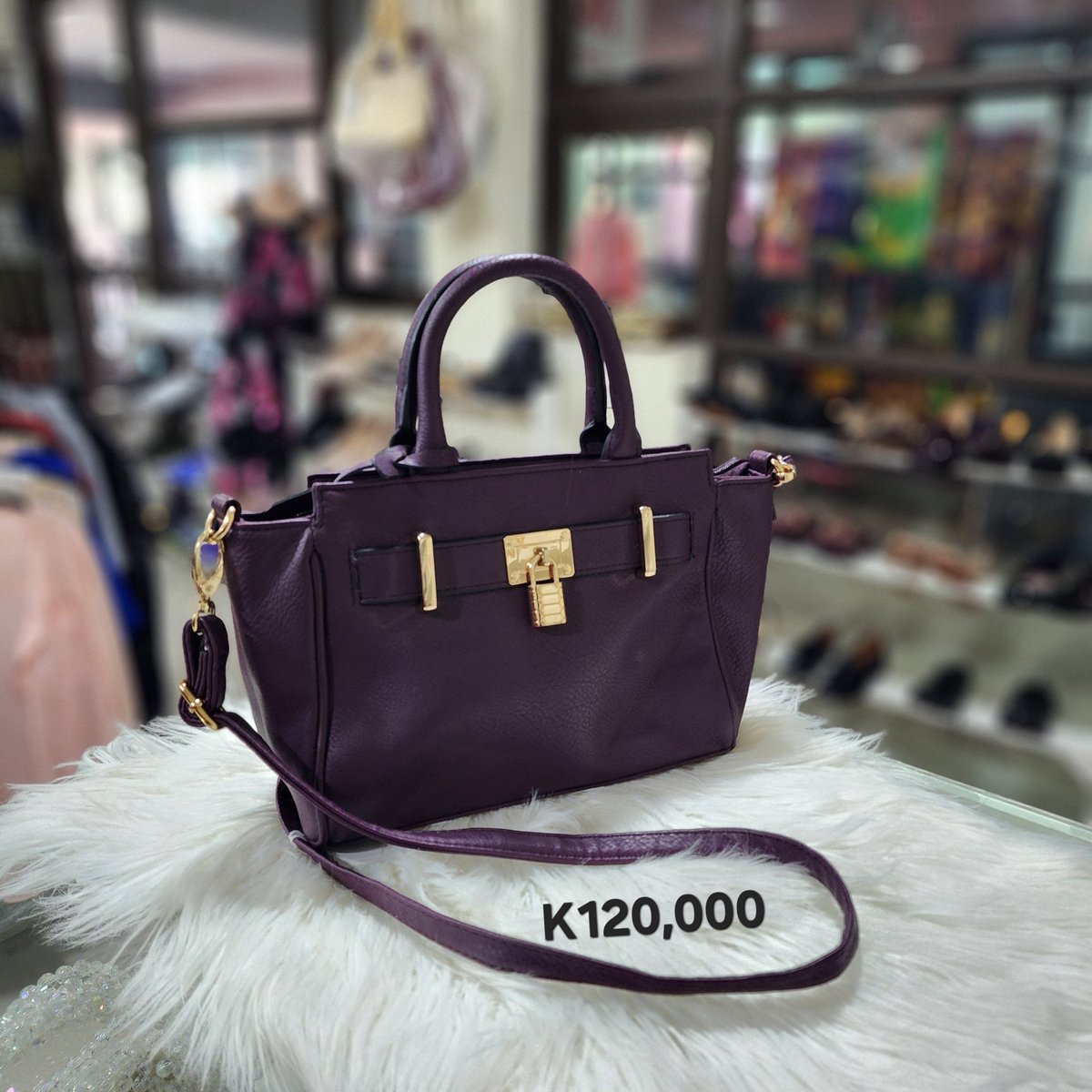 SimplyUK2's tweet photo. Need new bags? We got you!

Visit our store at 📍Haji Latif Pavilion (shop 25), opposite Pep, along Haile Selassie road, Blantyre CBD.

Or buy through Whatsapp -  0996594979.

We send nationwide. https://t.co/X0QbeTmE50