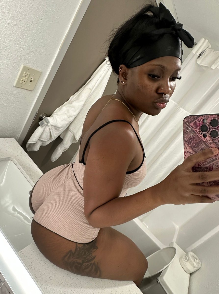 ChaiNotShy089's tweet photo. Do I look good daddy? 😊, if am good DM right now love ❤️ you all 💋😘❤️🌹 https://t.co/1vj46GL1lj