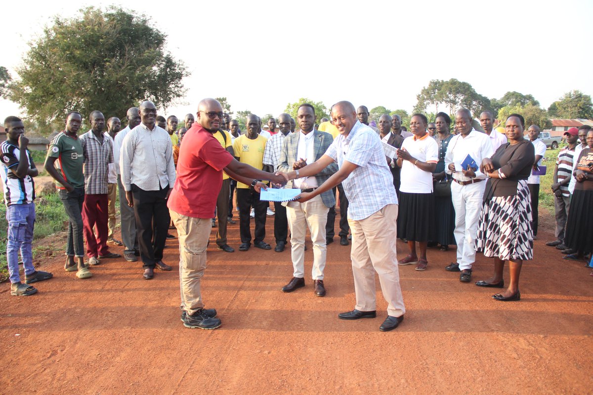 ApacDLG's tweet photo. Apac District has registered a significant milestone in infrastructure development following the official handover of a 12.7-kilometre National Oilseed Road construction project at over 1.2 billion by Don Mo Contractors Ltd in an event officiated by DRDC Mr. Richard Kar Tabaaro. https://t.co/DU7vZshyxo