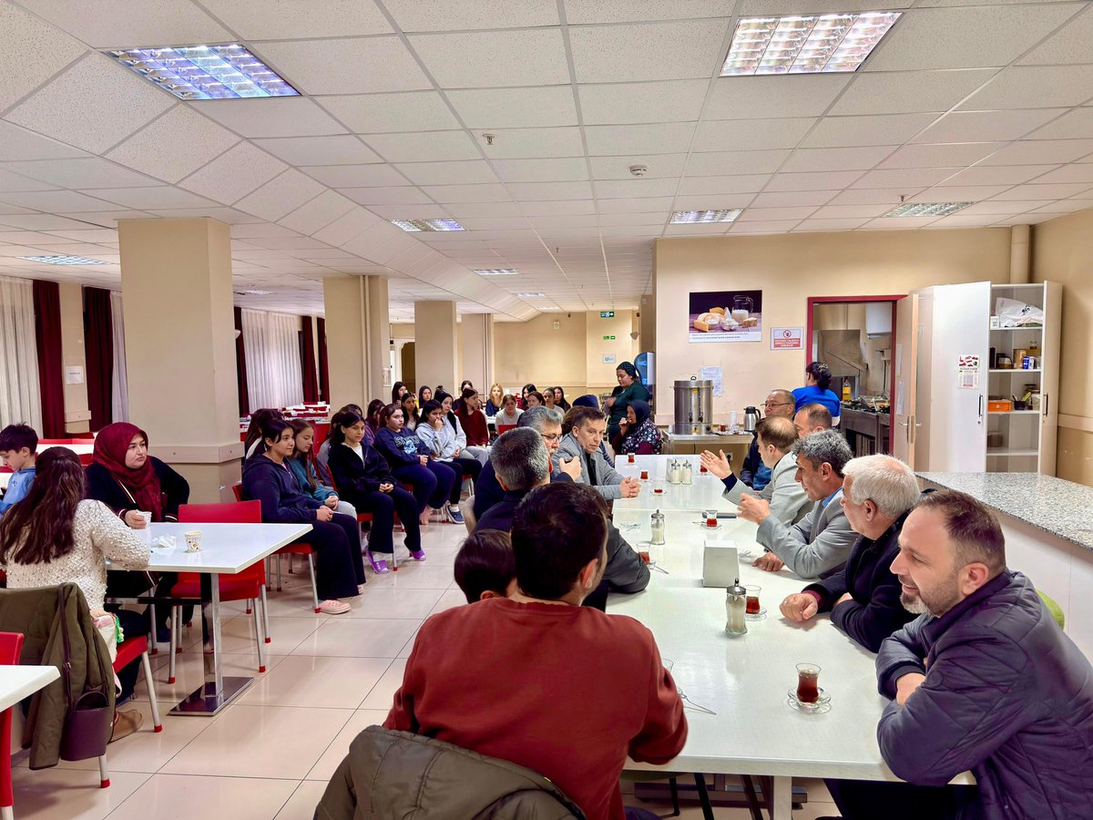 Kaymakamımız Sn. Fatih Cıdıroğlu ve İlçe Millî Eğitim Müdürümüz Dr. Mehmet Gök, Çivril Mesleki ve Teknik Kız Öğrenci Pansiyonu’nda düzenlenen iftar programında öğrencilerimizle bir araya geldi.

<a href="/DrMehmet_gok20/">Dr. Mehmet GÖK</a> <a href="/emre_caliskan/">Emre Çalışkan</a> <a href="/denizlimem/">Denizli İl Millî Eğitim Müdürlüğü</a> <a href="/tcmeb/">Millî Eğitim Bakanlığı</a>