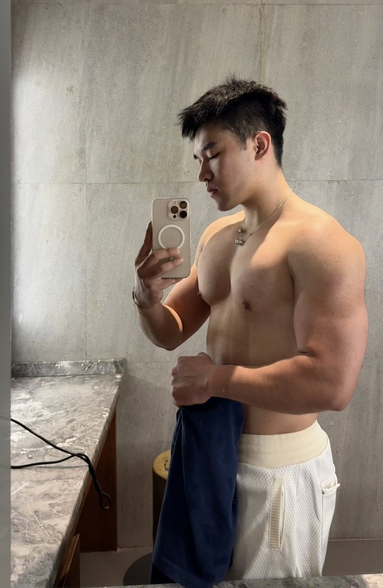 AwenTops's tweet photo. 好🔥 https://t.co/PKhBd1L5pL