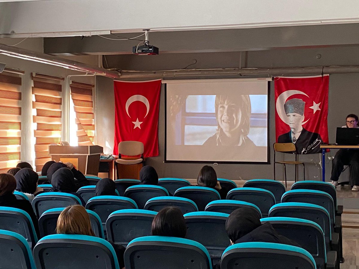📚🎬 1 Kitap 1 Film Projemiz Devam Ediyor…

Türkiye Yüzyılı Maarif Modeli kapsamında
Uzun Hikâye okundu, ardından film uyarlaması izlendi.                                    📖 Okuduk,
🎬 izledik,
🧠 karşılaştırdık.