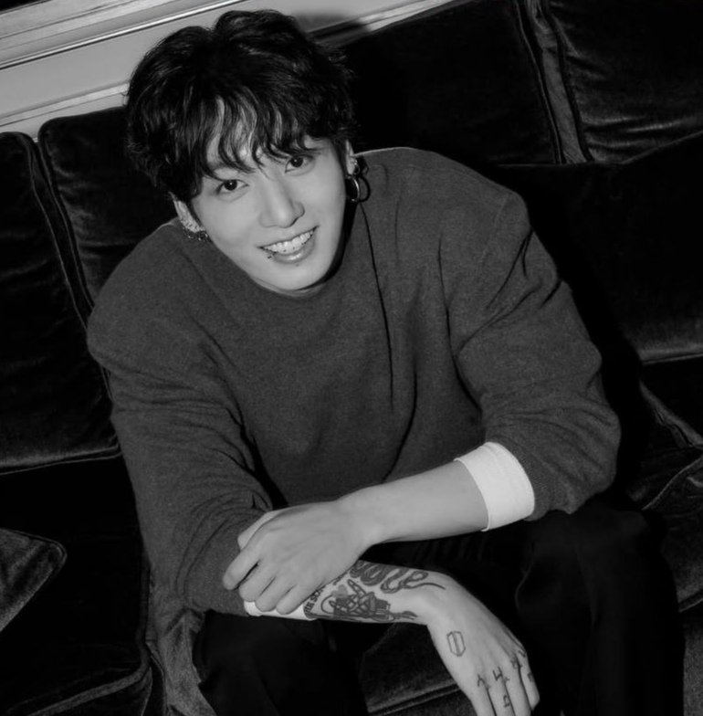 neg_0_0's tweet photo. WE LOVE YOU JUNGKOOK 
WE SUPPORT YOU #JUNGKOOK https://t.co/EP2X7edrVM