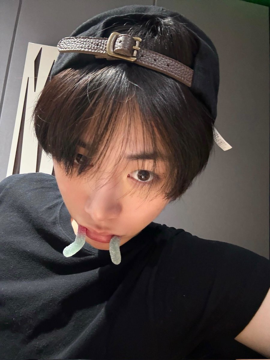 taes4niee's tweet photo. MINGGIR SEMUAAA INI PACAR GUEEE https://t.co/IEj9jArH5G