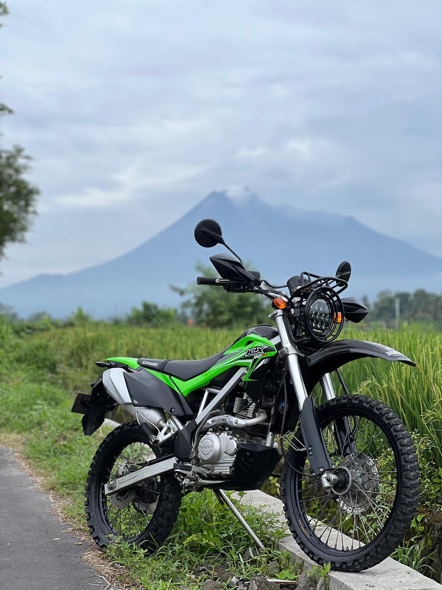 crwt_'s tweet photo. Diniagakan 
KlxCer Style Bali 🐪
KLX BF 2016
Mesin standard segel
Plat AB kota ( plat cantik ) on sampe bulan 3
Part bawaan masih ada semua 👌
📍YK-INA

Wa: 085713094374
IG  : berkahbersama.99
Tiktok : berkahbersama.99 https://t.co/FJgTdFANer