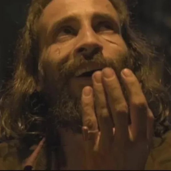 One fine detail I guess everyone missed in Dhurandhar .....

- In this scene he says "ye to petrol hai"
- Later in the movie when Hamza is riding the bike with Yalina and the bike stops suddenly due to less petrol
- But after dropping Yalina the bike starts 
- I think Hamza used
