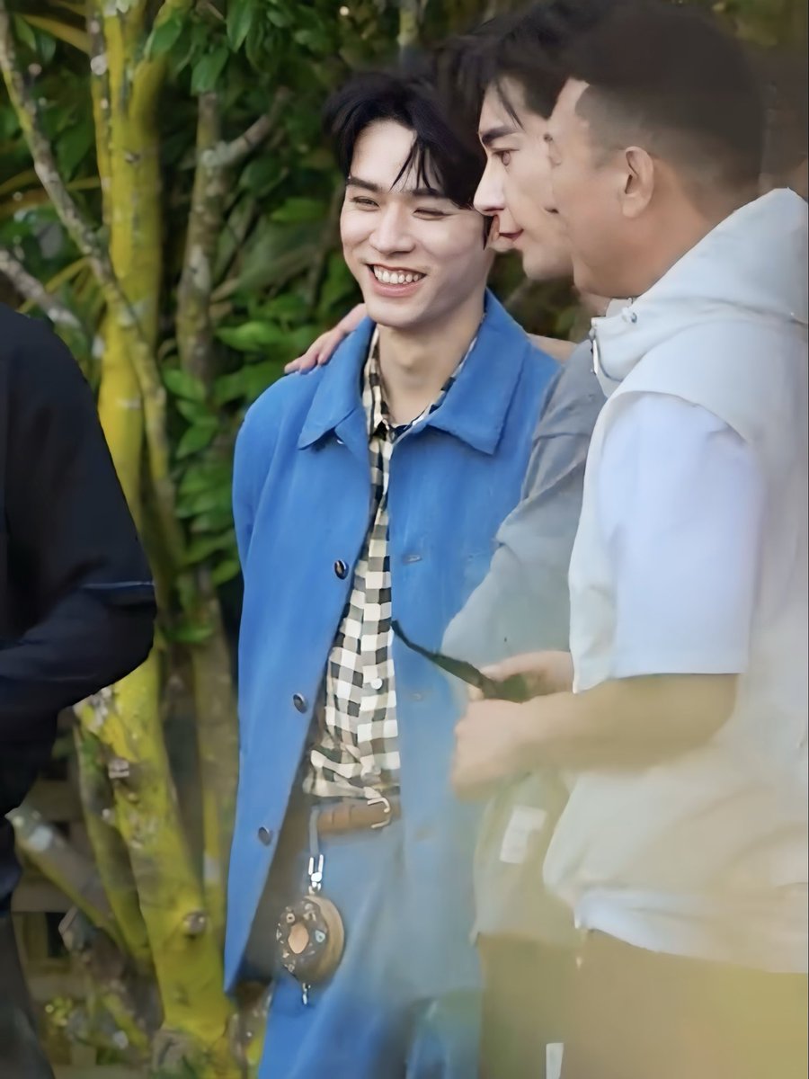 He has a killer smile indeed
#GongJun