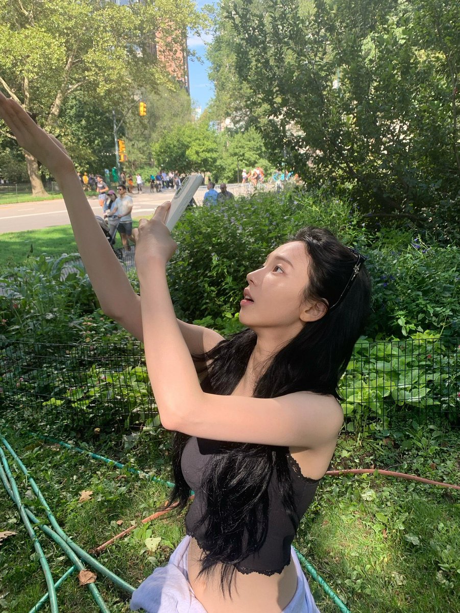 good aftie, afterfolks! lagi pada apa nih kalian? kalau aku lagi main di taman sama kak Jo😆