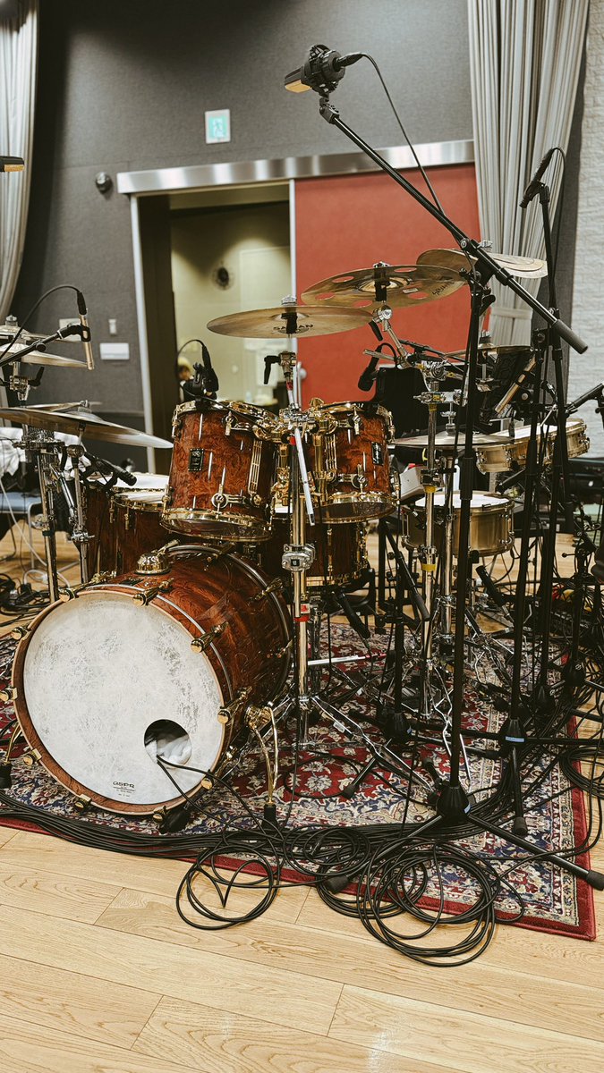 drums_com's tweet photo. うーん、カッコいい。。。
初のサイドスネア2台使い!
#SONOR #SONOR150th #ridim
#ASPR #LERNI #SABIAN https://t.co/esFoZMgNcs