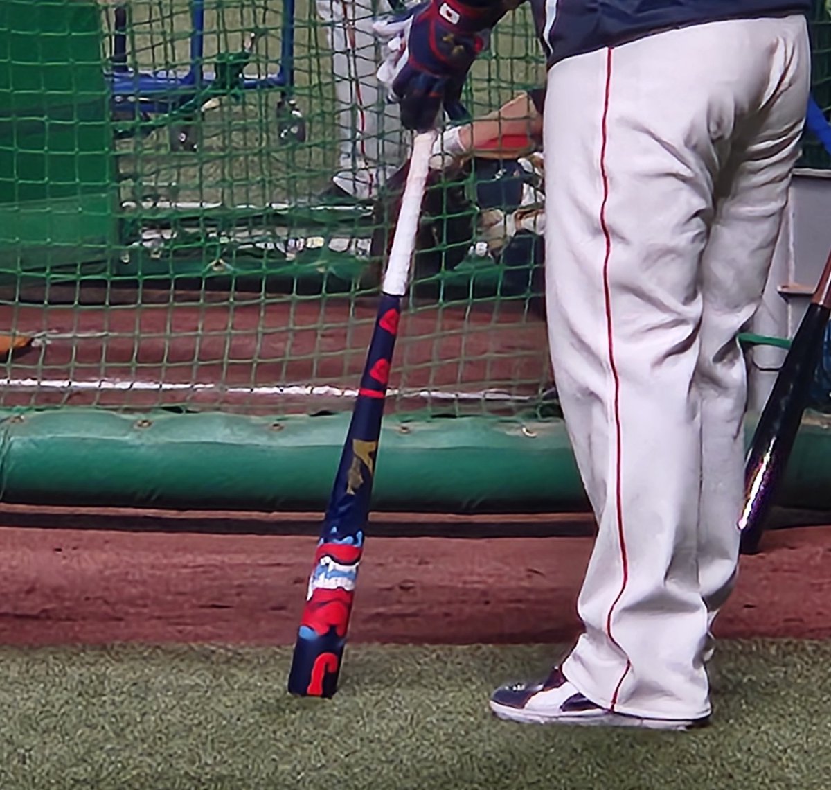 侍ジャパン🇯🇵 吉田正尚選手のバット。 JAPANの「J」が書かれています