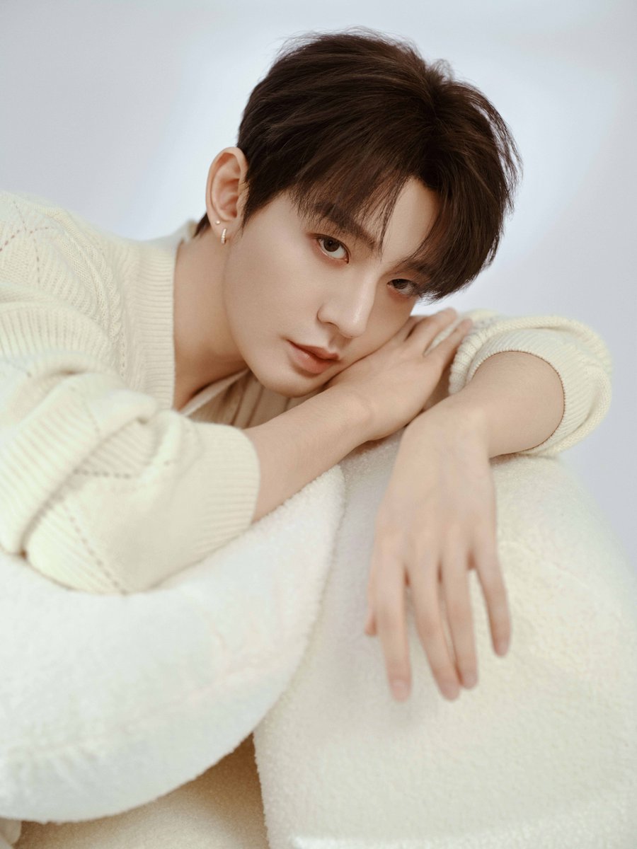YoukuOfficial's tweet photo. #DengWei so stunning it makes screams break! 

#邓为 

#YOUKU #优酷 https://t.co/obXen6onAz