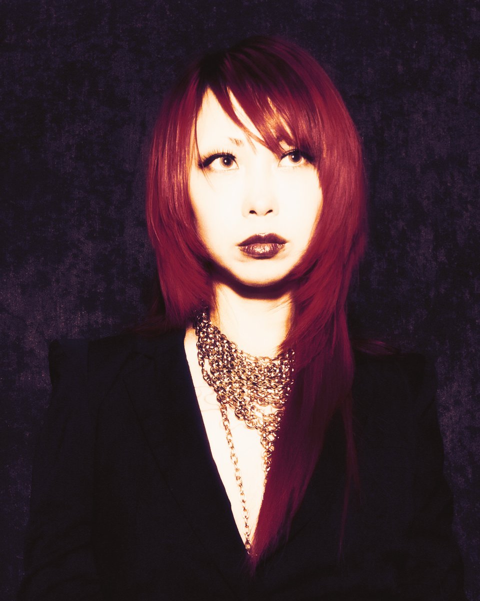 AVYSS_magazine's tweet photo. 【news】孤独の中で咲く｜maixmaiがデビューシングル「Blooming Lonely」をリリース

シューゲイズ、グランジ、オルタナティブメタル、トリップホップの要素。WispやVIOLENT VIRAのトラックを手がけたgrayskiesのビートをilmarëが再構築。
https://t.co/l3nfz1hdb4 https://t.co/NklNJiHKg7