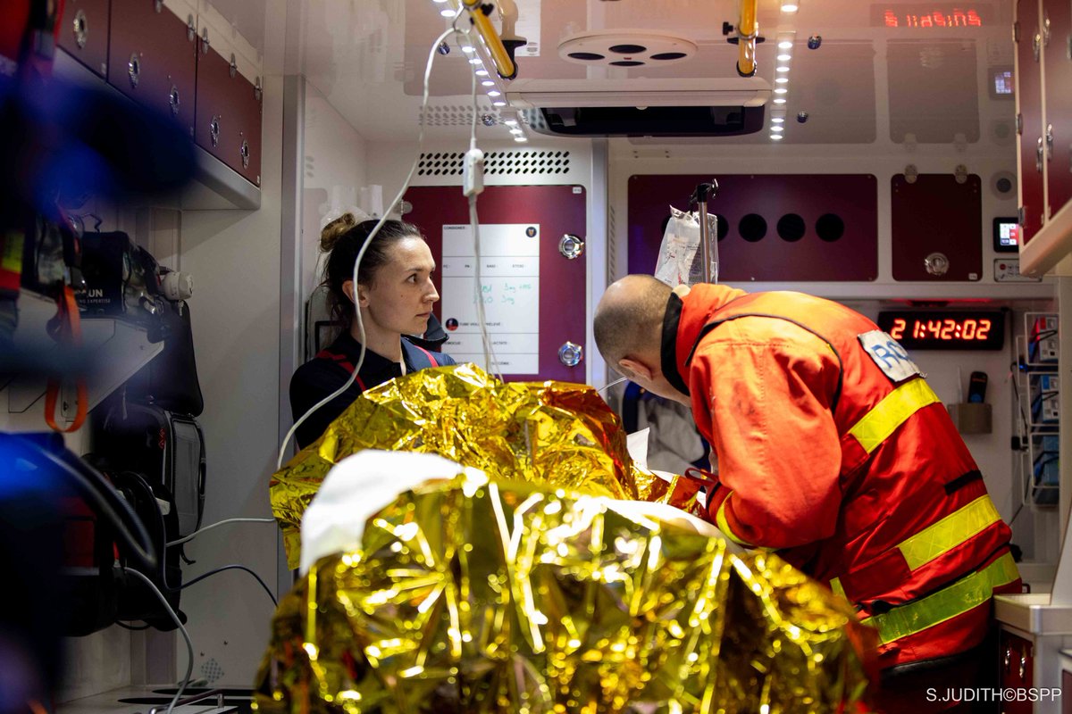 PompiersParis tweet media