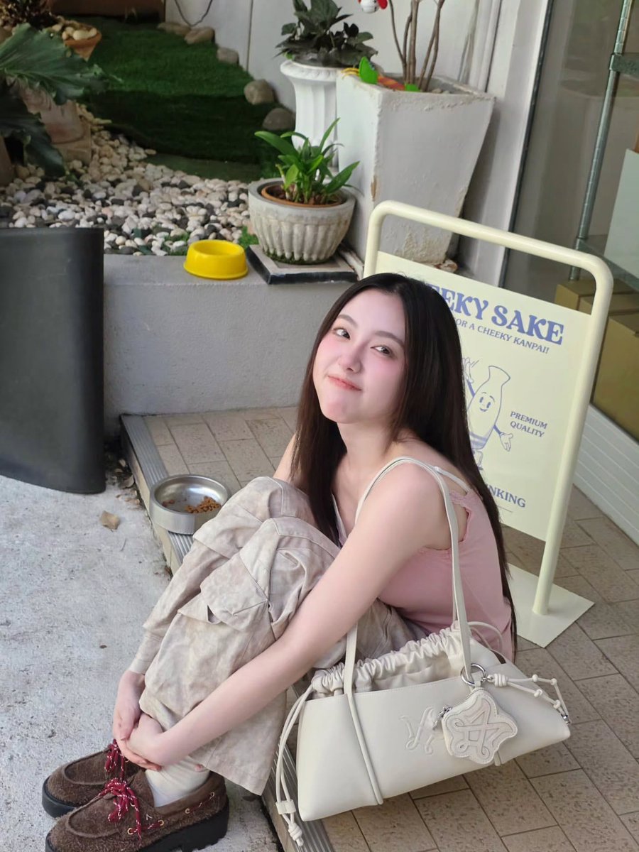 aheyefcofficial's tweet photo. [IG post] aheyekrn_ 26.02.26

🩷🩵🍜 @/merge.official_
#Itbag26 
#ItsNormalBag
#MergeItbag26
#Mergefriends

[1/2]

📍https://t.co/nG1twHXf1V

#Aheye4EVE #4EVE https://t.co/D2922xlyFh