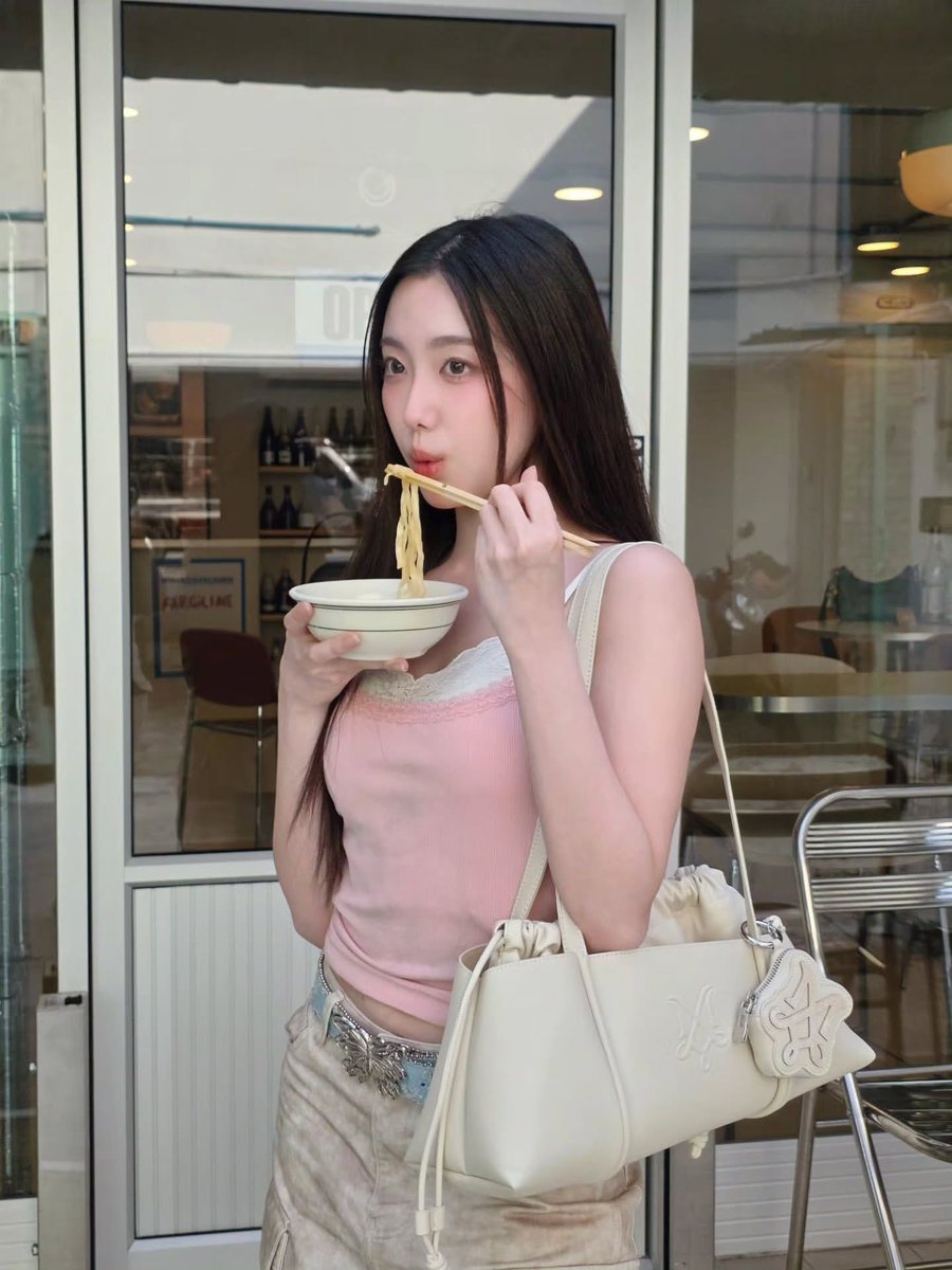 aheyefcofficial's tweet photo. [IG post] aheyekrn_ 26.02.26

🩷🩵🍜 @/merge.official_
#Itbag26 
#ItsNormalBag
#MergeItbag26
#Mergefriends

[1/2]

📍https://t.co/nG1twHXf1V

#Aheye4EVE #4EVE https://t.co/D2922xlyFh