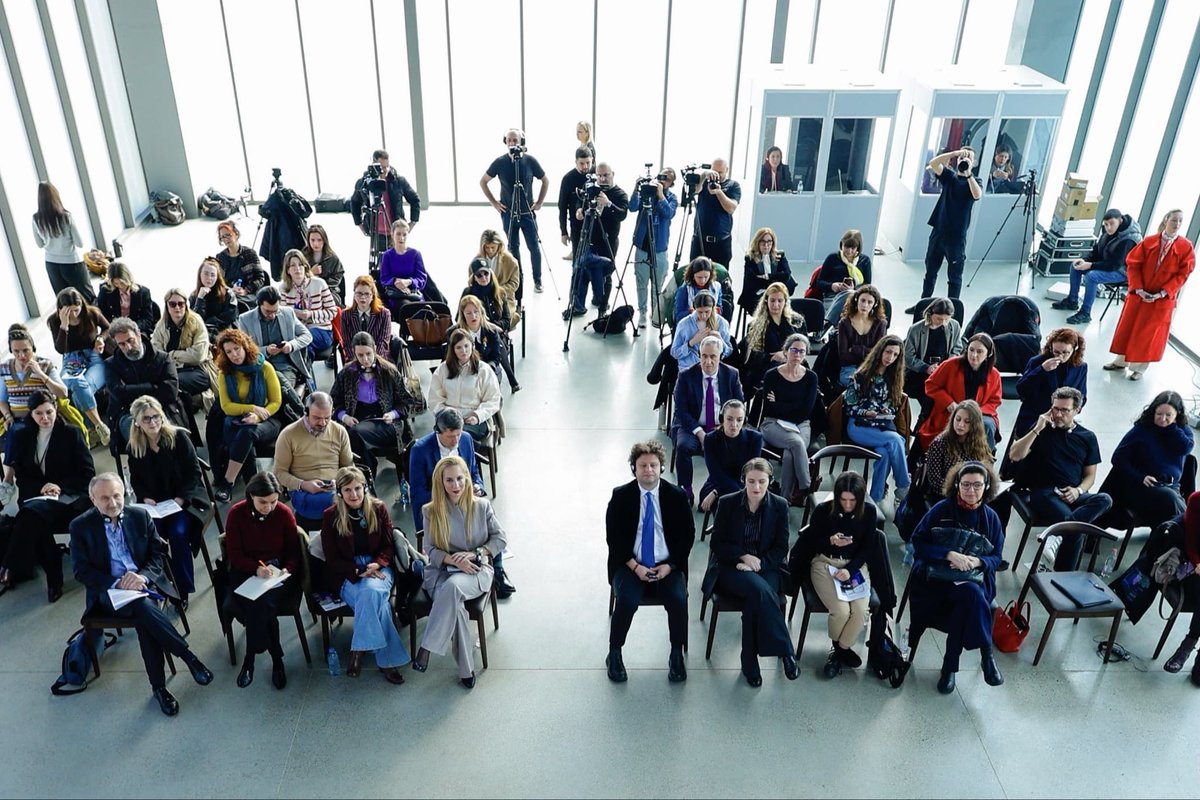CatherineSuard's tweet photo. 👏🏻 #AlbanianWomenInAudiovisual #SabinaKodra soutenue par @France_Albanie @KubFranceTirana #QKK 🇦🇱 @JorgjiJonid
Echanges entre professionnelles et professionnels #Balkans et @LeCNC 🇫🇷 ➡️📈la place des 🚺 dans le 🎥
#DiplomatieFeministe #EgalitédesGenres https://t.co/32gTdwwRMv