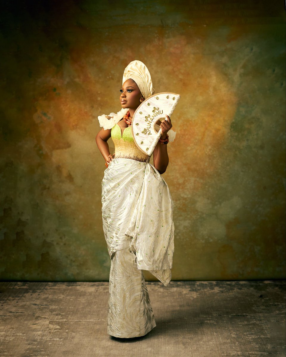 its_jenaa's tweet photo. Yes! As a Scissoredbyesse Bride, I can vouch for her 100%

I have been in Esse’s corner for 6 years and my girl has never let me down.

Love her fr…please do business with her

The first picture was 2024 and the other was for my trad last year.

Top babe!! https://t.co/bSD4nCAwAe