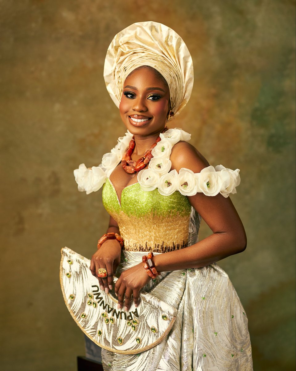 its_jenaa's tweet photo. Yes! As a Scissoredbyesse Bride, I can vouch for her 100%

I have been in Esse’s corner for 6 years and my girl has never let me down.

Love her fr…please do business with her

The first picture was 2024 and the other was for my trad last year.

Top babe!! https://t.co/bSD4nCAwAe