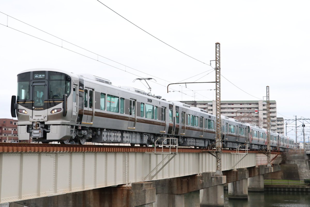 RT @tamachan16sai: 令和8年2月26日 試8221M 227系ｾｷV01編成+ｵｶH7編成+