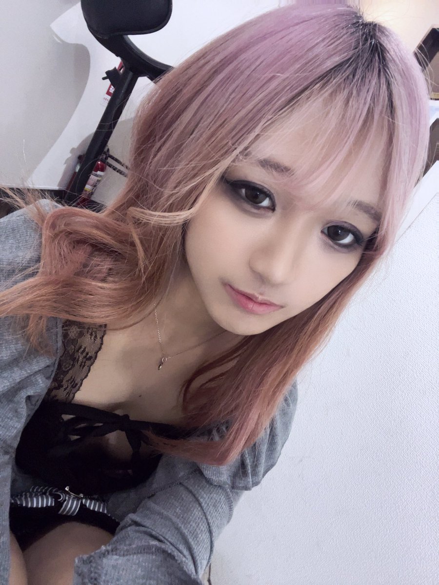 galcafetenjin's tweet photo. きょうは19時から❗️

ゆま　@JSUXq0La9d15888 
れみ　@imnotremi_ 

木曜だけど、きてくれたらうれしい😊

#福岡　#天神　#今泉　　#コンカフェ　#ギャル　#自撮り界隈 https://t.co/aMPhYgKaCX