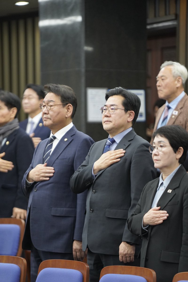 ALchandae's tweet photo. 김교흥 선배님의 결단에 고개 숙입니다. 
김교흥의 길이 곧 박찬대의 길이고, 
이재명 정부 성공의 길입니다. 

무거운 책임감으로 선배님과 함께
반드시 인천을 탈환하고
인천, 수도권, 나아가 대한국민께
승리를 안겨 드리겠습니다. https://t.co/grVeNCa6DK