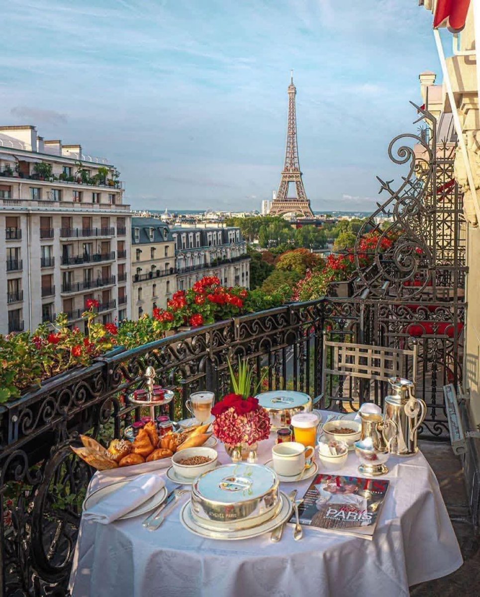 viewsoff's tweet photo. Breakfast in Paris, France 🇫🇷 https://t.co/Y779tf35i6