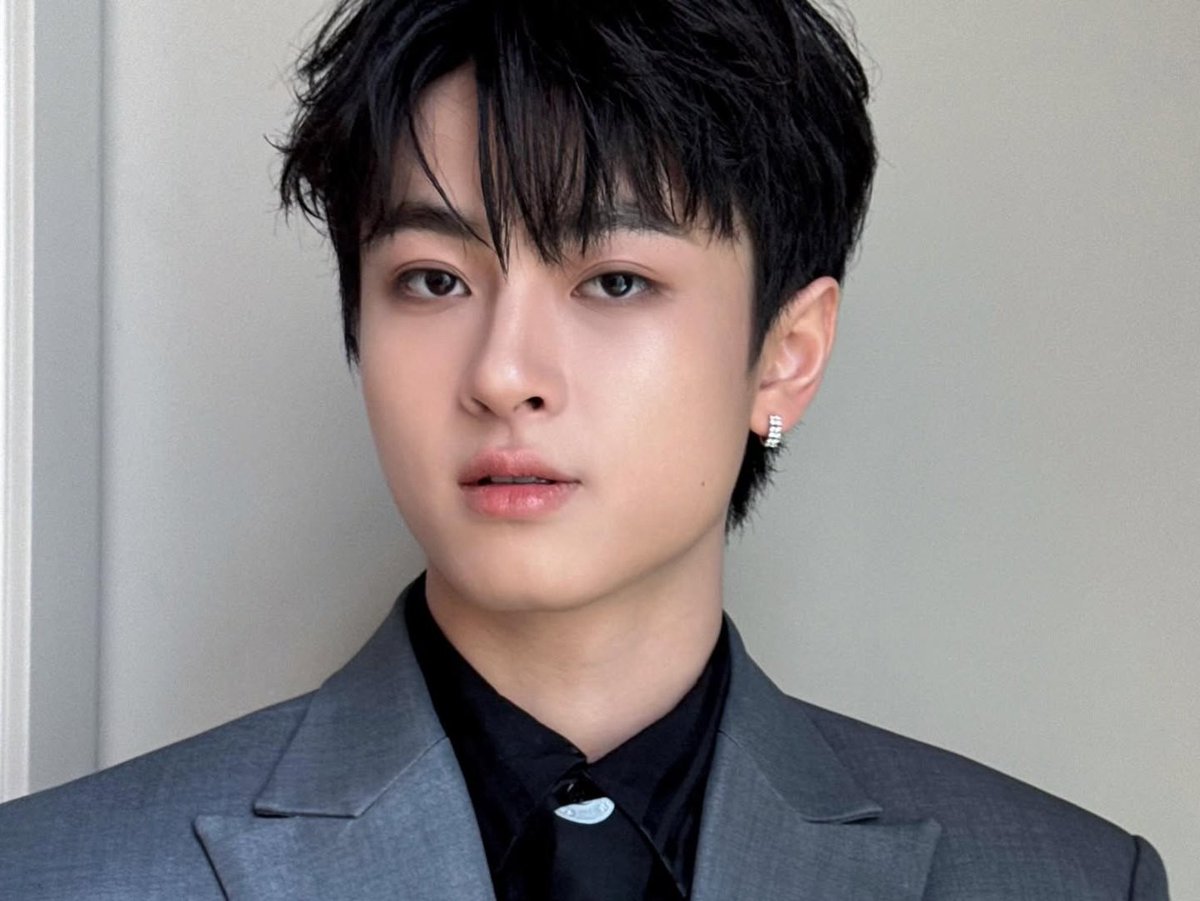 ขอลุคนี้อีกสักหลาย ๆ งานได้ไหมคะ 🙏🏻😭 เสื้อผ้าหน้าผมเมคอัปทุกอย่างคือที่สุด