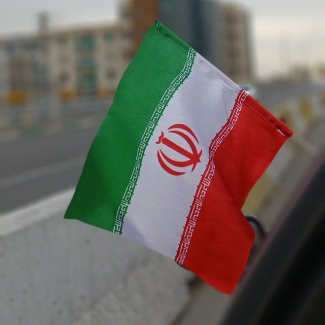 من سارا علوی
 فرزند ایران زمین 
در محضر ملت شریف ایران 
سوگند یاد میکنم 
برای حفظ این پرچم مقدس از هیچ تلاشی فروگذار نکنم و
در برابر حمله ی #وحوش_پهلوی تا پای جان از این آرمان مقدس دفاع نمایم !
باشد که آرزوی #سلطنت_سیاه خود را به گور ببرند .