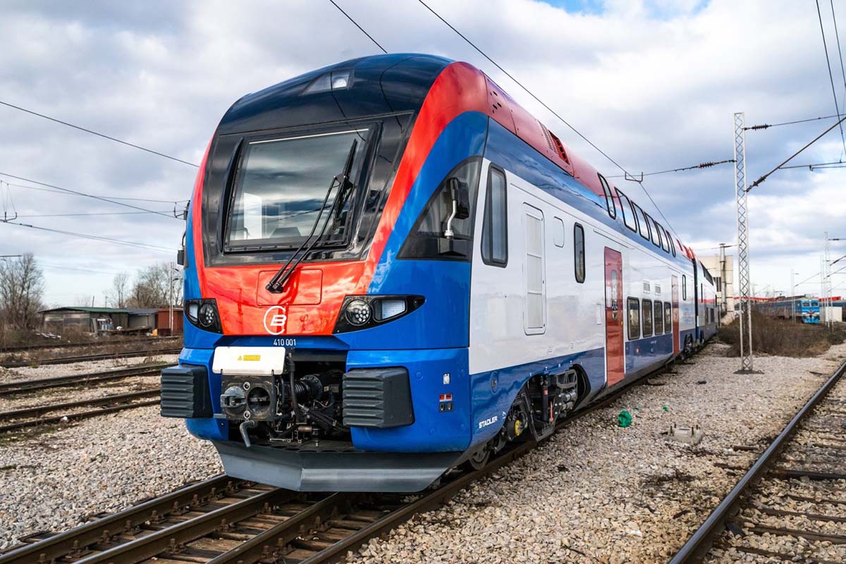 #Macaristan
Macaristan'ın 🇭🇺 başkenti Budapeşte ile Sırbistan'ın 🇷🇸 başkenti Belgrad arasında hizmete girecek olan yeni hızlı tren hattının tüm testleri başarıyla tamamlandı. Trenler, Macaristan'da 🇭🇺 saatte 160 km hıza, Sırbistan'da 🇷🇸 ise saatte 200 km hıza ulaşabilecek.