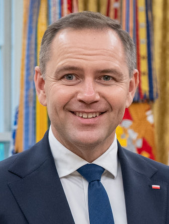 Z lewej - Zbigniew Przeworek, dyrektor WORD w Pile (wpływy w PSL) - zarabia 28 tys zł miesięcznie.
Z prawej - prezydent RP, zarabia 29 tys zł miesięcznie