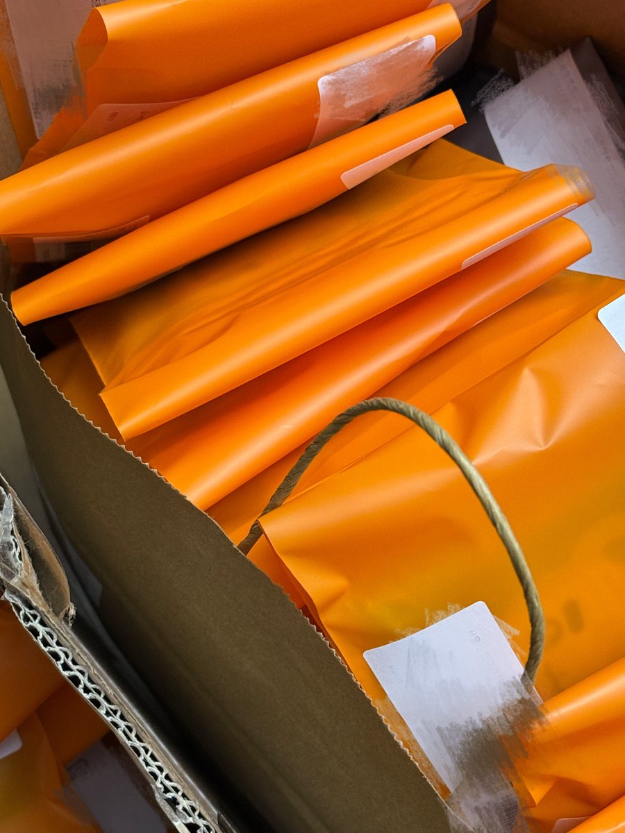 ๐๐ฅ๐จ๐ญ tweet media