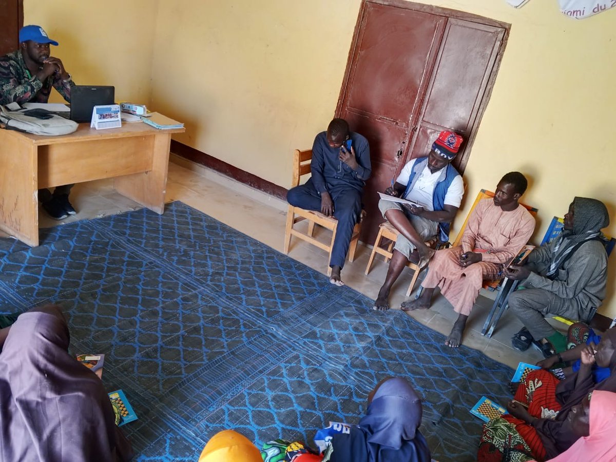 ong_adesa77234's tweet image. À N'Guigmi, l'ONG ADESA forme 13 acteurs clés à la technique SAMS/PRECAN (FHRAOC) : maîtrise des outils pour la sécurité alimentaire, résilience écologique et lutte contre la pauvreté rurale ! #ADESA #PRECAN #FHRAOC #SécuritéAlimentaire #TechniqueSAMS #NGuigmi